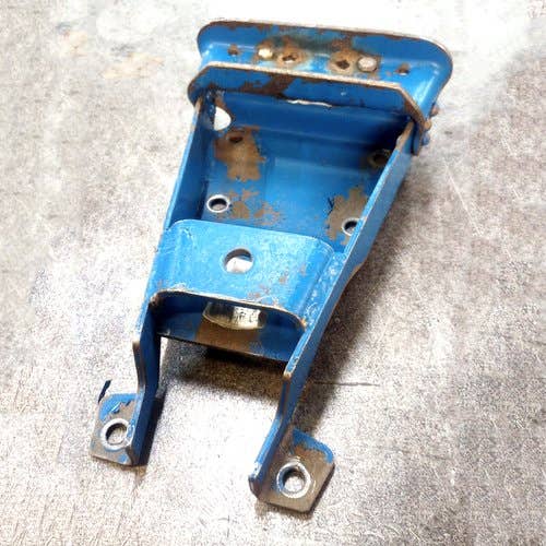 457524 | Drawbar Support Hanger | Ford 340A 340B 445 445A 450 515 532 540 540A 540B 545 545A 550 555 555A 555B 655 655A 2810 2910 3000 3055 3550 3900 3910 4000 4610 |  | E3NN809BC, E3NN809BB | 81812721