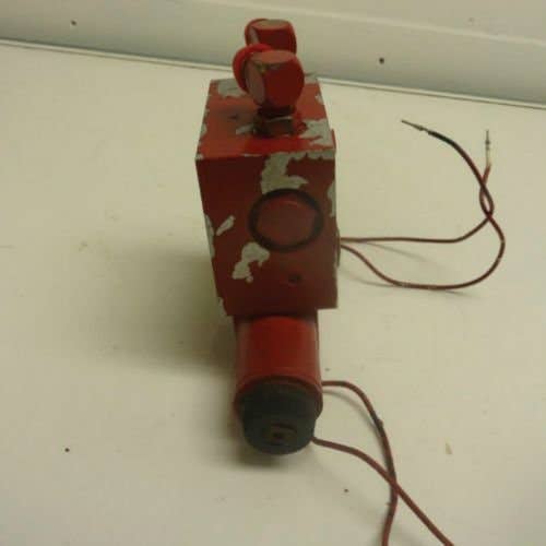 431922 | Fore and Aft Control Valve Assembly | Case IH 2144 2166 2188 2344 2366 2377 2388 2577 2588 |  | 131153A2