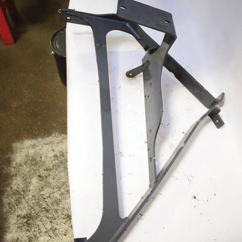 435515 | Frame Support Bracket | John Deere 318D 319D 320D 323D |  | AT376892