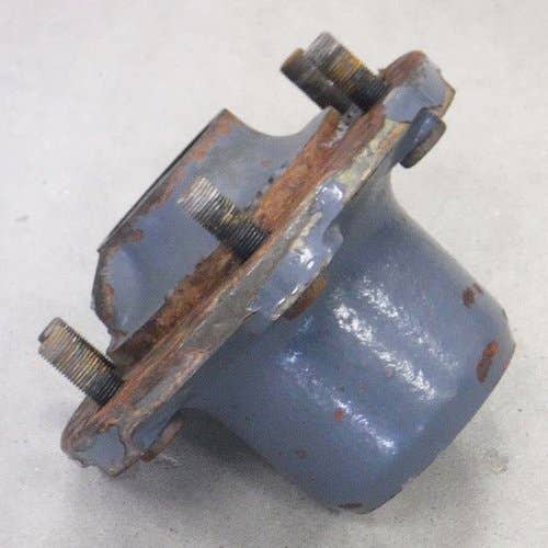 444503 | Front Hub With Stud Bolts | Ford 5000 5100 5110 5200 5600 5610 5640 5700 5900 6410 6600 6610 6640 6700 6710 6810 7000 7100 7200 7410 7600 7610 7700 7710 7740 7810 7840 7910 8210 |  | C9NN1104D | 81802363 | C9NN1106E