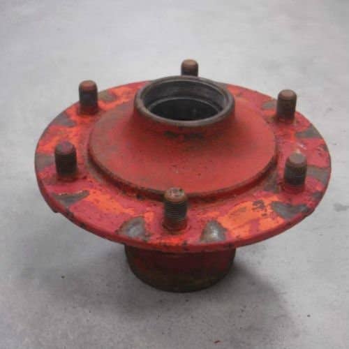 Used Front Wheel Hub fits Ford 501 541 600 601 700 701 800 801 900 901 971 981 2000 2031 2110 2111 2120 2131 4000 4031 4110 4120 4131 NAA 8N 86511582