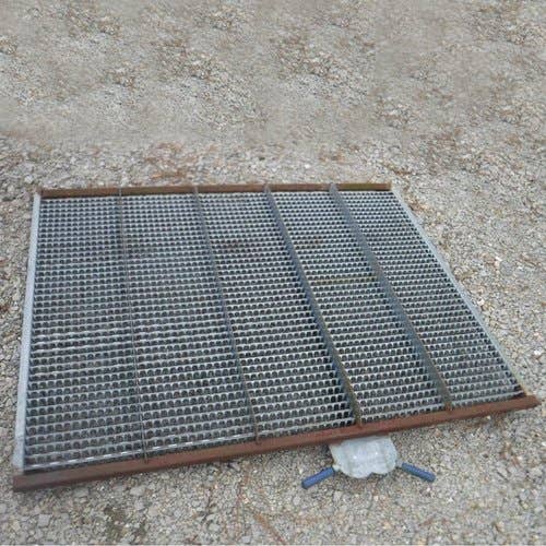438768 | Gleaner Adjustable Air Foil Top Chaffer Sieve | Gleaner N5 N6 N7 R5 R7 R60 R62 R70 R72 |
