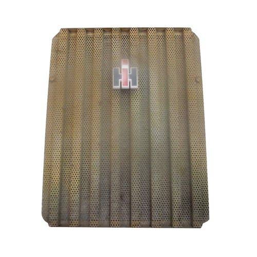 Used Grille fits International 404 504 606 2404 2504 2606 2404 2504 377529R11 Used Grille fits International 404 504 606 2404 2504 2606 2404 2504 377529R11