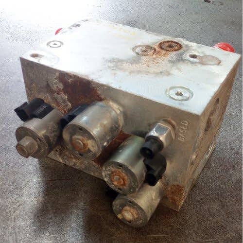 462428 | Header Lift Control Valve | John Deere S680 S690 S780 S790 |  | AXE20377 | AXE20373
