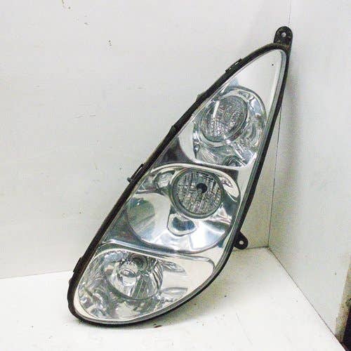 433481 | Headlight | LH | New Holland T7030 T7040 T7050 T7060 T8.275 T8.300 T8.320 T8.330 T8.350 T8.360 T8.390 T8.410 T8.420 T8.435 |  | 82037492