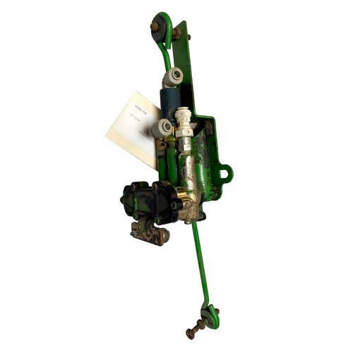 450014 | Height Control Valve | John Deere 4700 4710 4720 4830 4920 4930 4940 |  | AN206654
