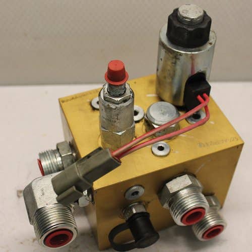 Used Hydraulic Control Valve Spreader fits Case IH 7120 7230 8120 8230 9120 9230 87482032 Used Hydraulic Control Valve Spreader fits Case IH 7120 7230 8120 8230 9120 9230 87482032