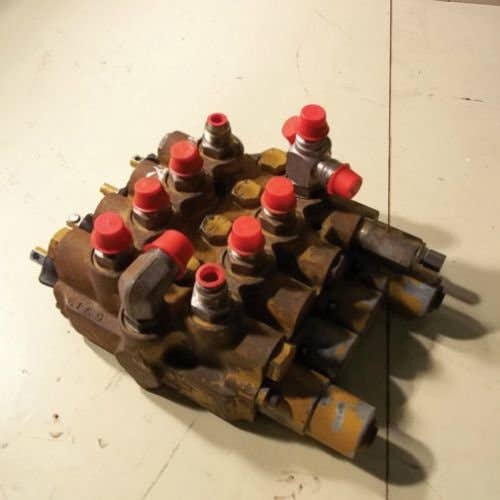 431632 | Hydraulic Control Valve | Bobcat 741 742 743 843 |  | 6592740 | 6539333