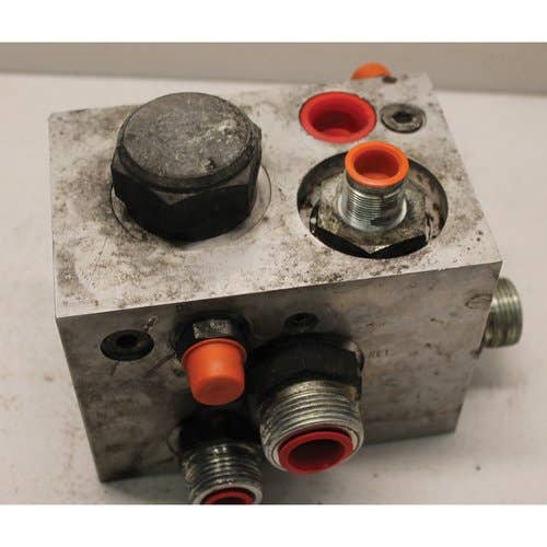 Used Hydraulic Control Valve fits Case IH 7120 7230 7240 8120 8230 8240 9120 9230 9240 87645687 Used Hydraulic Control Valve fits Case IH 7120 7230 7240 8120 8230 8240 9120 9230 9240 87645687