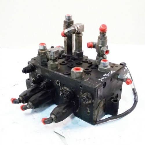 Used Hydraulic Control Valve fits Kubota SVL95-2 V0631-63813 V0631-63812 Used Hydraulic Control Valve fits Kubota SVL95-2 V0631-63813 V0631-63812