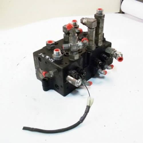 432160 | Hydraulic Control Valve | Kubota SVL95-2 |  | V0631-63813 | V0631-63812