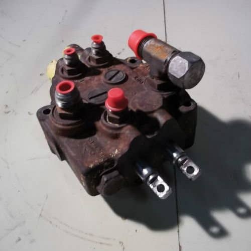 431436 | Hydraulic Control Valve | New Holland L35 L775 L778 L781 L783 L785 |  | 9845063