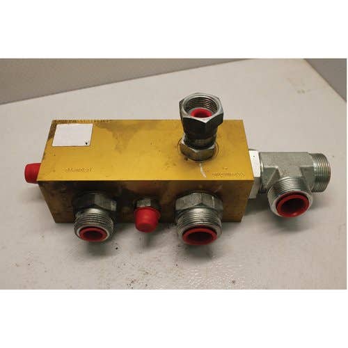 433584 | Hydraulic Drain Manifold Block | Case IH 7010 7120 8010 |  | 87611498