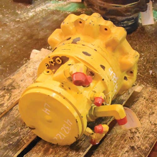 432122 | Hydraulic Drive Motor - Left Hand | John Deere 318D 320D |  | AT392365 | AT380452