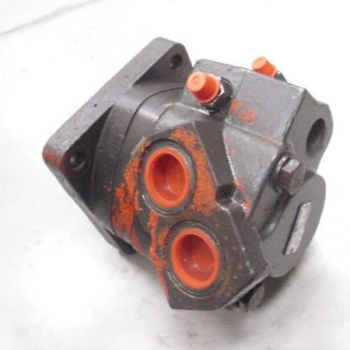 Used Hydraulic Drive Motor - Right Hand or Left Hand fits Bobcat 853 6720886 6722529 1141064005 Used Hydraulic Drive Motor - Right Hand or Left Hand fits Bobcat 853 6720886 6722529 1141064005