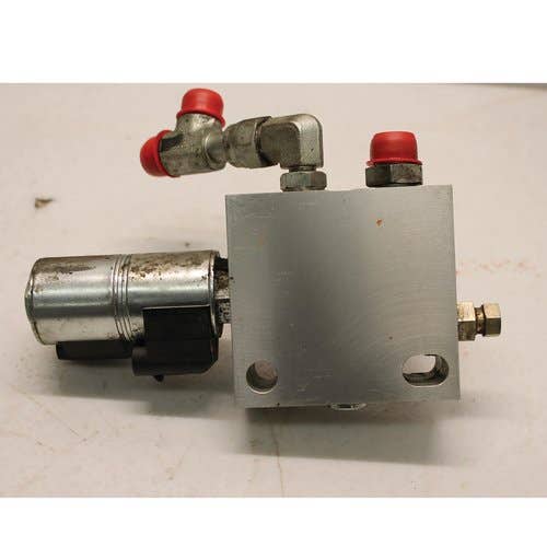 434867 | Hydraulic Flow Control Valve | John Deere S660 S670 S670HM T560 T660 T670 W650 W660 7280 7380 7480 7580 7780 8130 8225R 8230 8230T 8245R 8270R 8295R 8295RT 8320R 8320RT 8330 8330T 8345R 8345RT 8430 8430T 8530 |  | RE268241