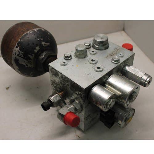 434703 | Hydraulic Header Lift Control Valve | John Deere S550 S650 S660 S670 S670HM S760 S770 |  | AXE36056 | AXE26402