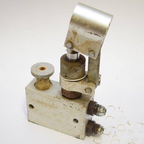 434642 | Hydraulic Lift Assist Pump Assembly | Gehl 7610 7710 7810 |  | 183672