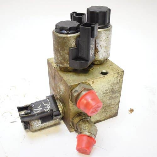 434645 | Hydraulic Manifold-Hydraglide | Gehl 4640 4640E 4840 4840E 5640 5640E 6640 7610 7710 7810 |  | 184363