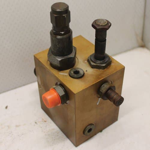 433674 | Hydraulic Manifold | Case IH 7120 |  | 87708945