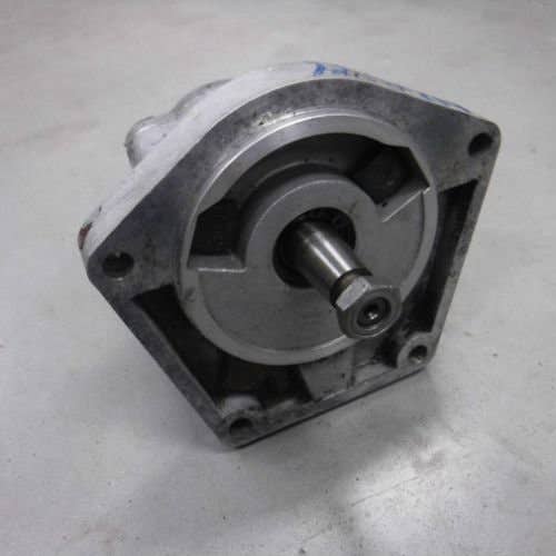 412637 | Hydraulic Pump | International | Farmall | IH B275 B354 B364 B414 354 364 424 444 444 2300A 2424 2424 2444 2444 |  | 1121539R91 | 3072694R91 | 704330R95