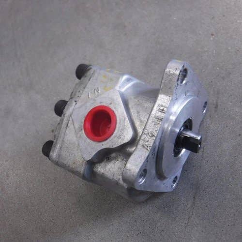 434038 | Hydraulic Pump | Kubota B4200 B5100 B6100 B7100 F2000 F2100 |  | 67211-76100 | 66621-36100
