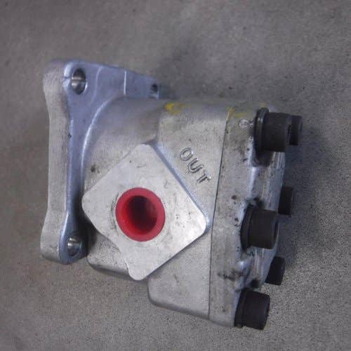 434038 | Hydraulic Pump | Kubota B4200 B5100 B6100 B7100 F2000 F2100 |  | 67211-76100 | 66621-36100
