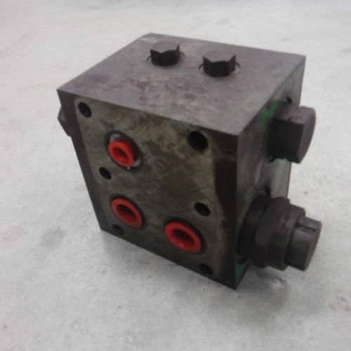 432774 | Hydrostatic Manifold Valve | John Deere 762 762 975 985 1075 1085 1177 1188H4 5200 5400 5440 5460 5720 5820 |  | AE31489