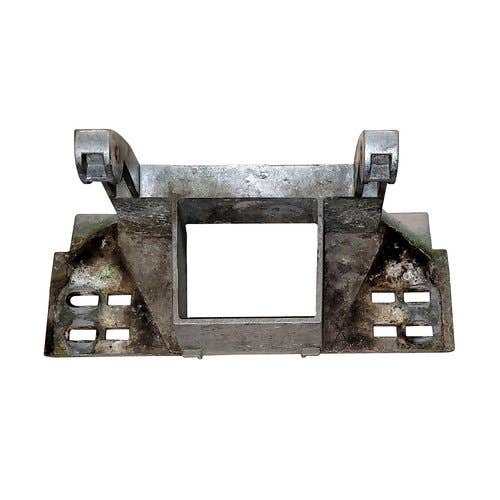 465429 | Inner Crop Divider Pivot | John Deere 606 606C 608 608C 612 612C |  | AH227442