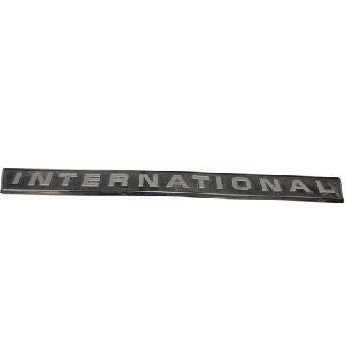 413197 | Hood Side Emblem International | International | Farmall | IH 856 |  | 2753920R1