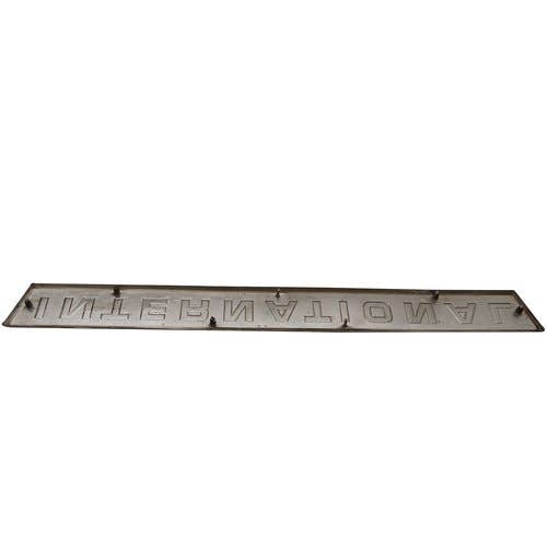 413197 | Hood Side Emblem International | International | Farmall | IH 856 |  | 2753920R1