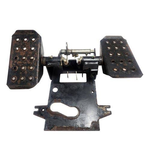 Used Foot Pedal Assembly fits John Deere CT315 CT322 CT332 312GR 313 314G 315 316GR 317 318G 320 325 328 332 AT331946 AT322529 KV15572 Used Foot Pedal Assembly fits John Deere CT315 CT322 CT332 312GR 313 314G 315 316GR 317 318G 320 325 328 332 AT331946 AT322529 KV15572