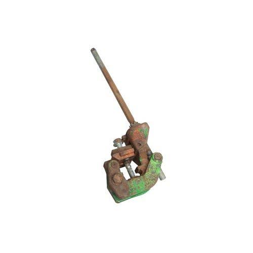 Used Shear Bar Adjuster - Right Hand fits John Deere 6650 6750 6850 6950 7200 7300 7400 7480 7500 7550 7580 7700 7750 7780 7800 7850 7950 7980 AZ57197 Used Shear Bar Adjuster - Right Hand fits John Deere 6650 6750 6850 6950 7200 7300 7400 7480 7500 7550 7580 7700 7750 7780 7800 7850 7950 7980 AZ57197