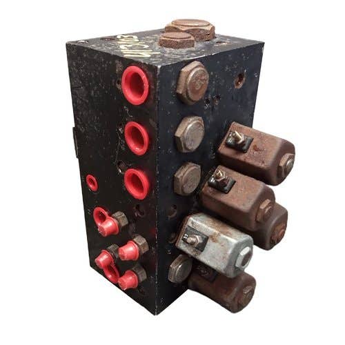 Used Maniflold Block Assembly fits John Deere 7200 H135514 Used Maniflold Block Assembly fits John Deere 7200 H135514