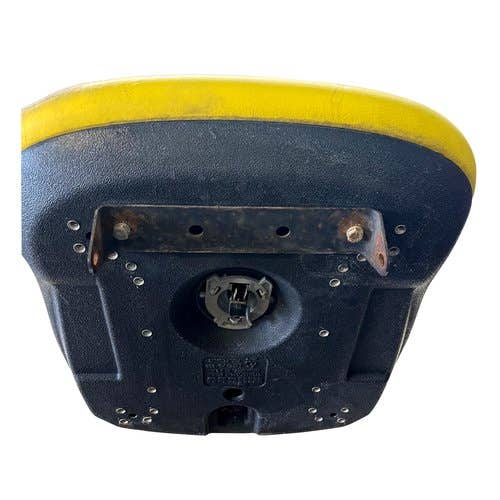 426691 | Seat | John Deere 2320 |  | LVA14067