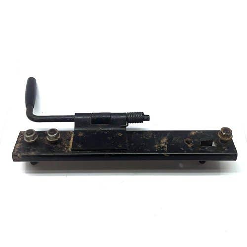 423618 | Seat Adjuster | John Deere 2520 |  | LVU800458