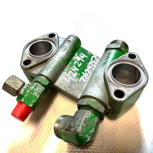424294 | Filter Head Manifold | John Deere 7200R 7215R 7230R 7260R 7280R |  | R324242