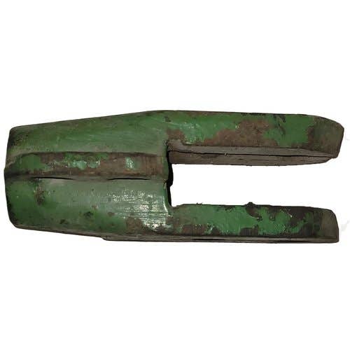 412348 | Lift Link Yoke | John Deere 2520 3020 4000 4020 4030 4040S 4050 4240S 4250 4440 |  | R56931