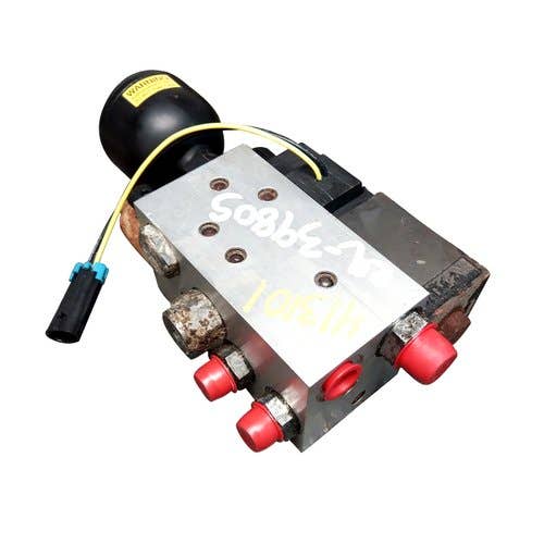 413101 | Active Seat Control Valve Assembly | John Deere 7200R 7210R 7230R 7630 7720 7730 8120 8130 8220 8230 8260R 8270R 8310 8320 8320R 8330 8430 9120 9220 9230 9320 9330 9420 9430 9520 9530 9620 9630 |  | RE289750