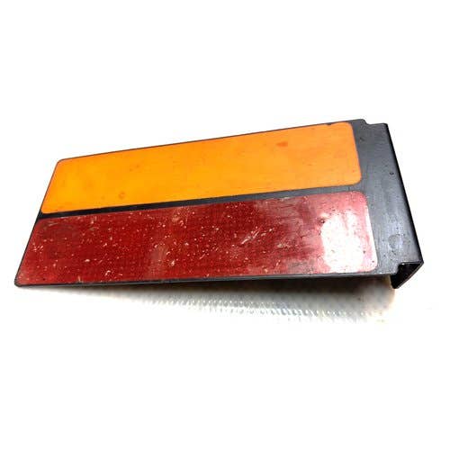425897 | Reflective Plate | Left Hand | John Deere 9420RX 9460RT 9470RT 9470RX 9510RT 9520R 9520RT 9520RX 9560RT 9570RT 9570RX 9620RX |  | RE296019