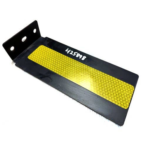 425898 | Reflective Plate | Right Hand | John Deere 9420RX 9460RT 9470RT 9470RX 9510RT 9520R 9520RT 9520RX 9560RT 9570RT 9570RX 9620RX |  | RE296020