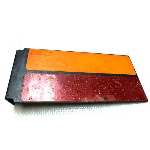 425898 | Reflective Plate | Right Hand | John Deere 9420RX 9460RT 9470RT 9470RX 9510RT 9520R 9520RT 9520RX 9560RT 9570RT 9570RX 9620RX |  | RE296020