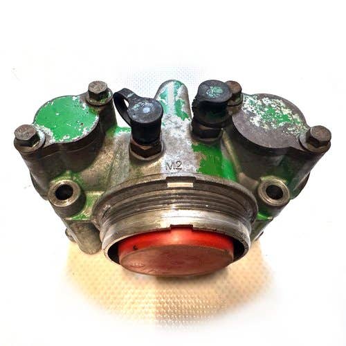 424295 | Filter Head | John Deere 7200R 7215R 7230R 7260R 7280R |  | RE319547