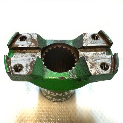 424379 | MFWD Yoke | John Deere 7200R 7210R 7215R 7230R |  | RE323270