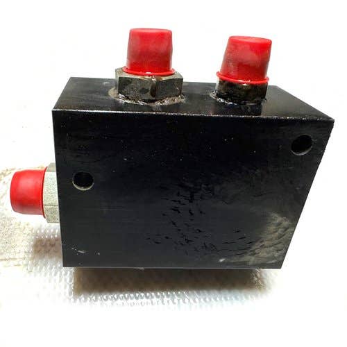 425877 | Steering Manifold | John Deere 9360R 9410R 9460R 9460RT 9470RT 9510R 9510RT 9520R 9520RT 9560R 9560RT 9570RT |  | RE333782