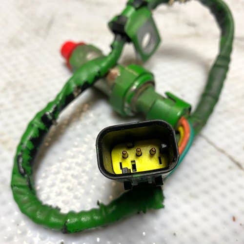 410375 | EGR Pressure Sensor W/Pigtail Harness | John Deere S680 S680HM S685 S685HM S690 S690HM S780 S785 S790 6135 9410R 9420R 9420RX 9460R 9460RT 9470R 9470RT 9510R 9510RT 9520R 9520RT |  | RE546986