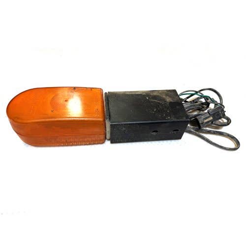 425891 | Dual Face Warning Lamp Assembly | John Deere 9420RX 9460RT 9470RT 9470RX 9510RT 9520R 9520RT 9520RX 9560RT 9570RT 9570RX 9620RX |  | RE579121 | R296016 | R296046