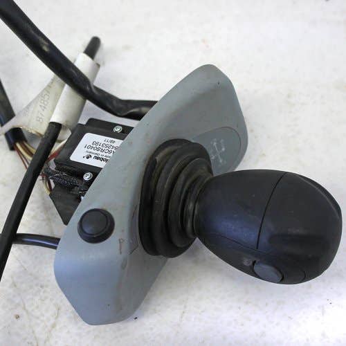 437061 | Joystick | New Holland T6030 T6050 T6070 T6080 T6090 T7030 T7040 T7050 T7060 T7070 T6.140 T6.150 T6.155 T6.160 T6.165 T6.175 T7.170 T7.185 T7.200 T7.210 T7.220 T7.230 T7.235 T7.245 T7.250 T7.260 T7.270 T8.275 T8.300 T8.320 T8.330 |  | 84253193