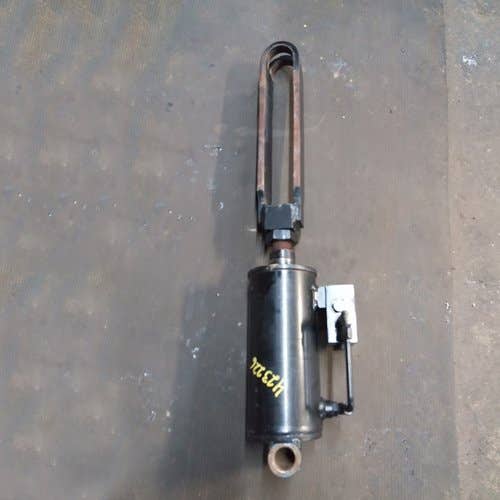 423226 | Wing Lock Up Cylinder Right Hand | Kinze 3660 |  | GA13094 | KA13094