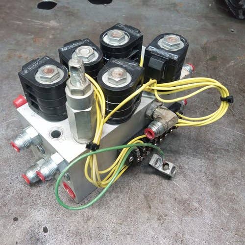 423231 | Hitch Valve | Kinze 3600 3660 |  | GA7023 | GD9905